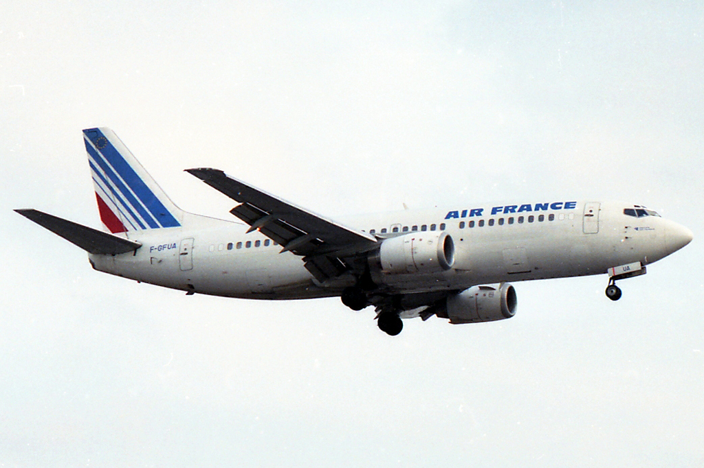 F-GFUA · Boeing 737-33A · (LHR / EGLL)
