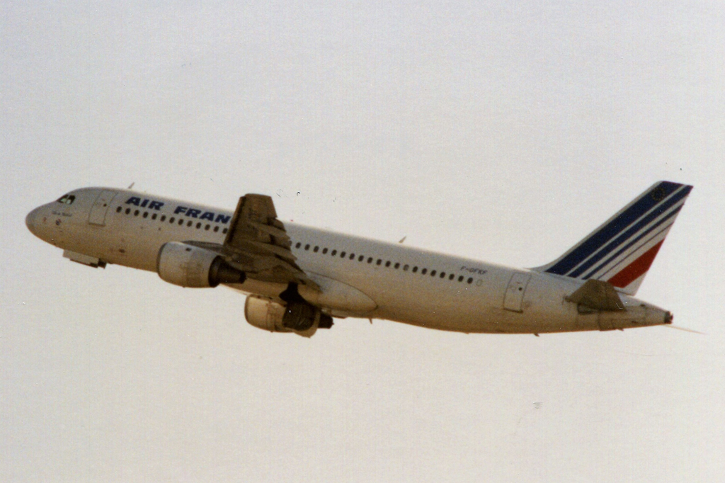 F-GFKF · Airbus A320-111 · (LHR / EGLL)