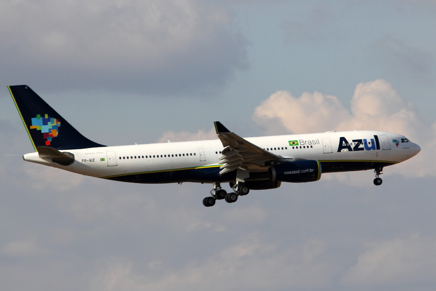 PR-AIZ · Airbus A330-243 · (CPQ / VCP / SBKP)