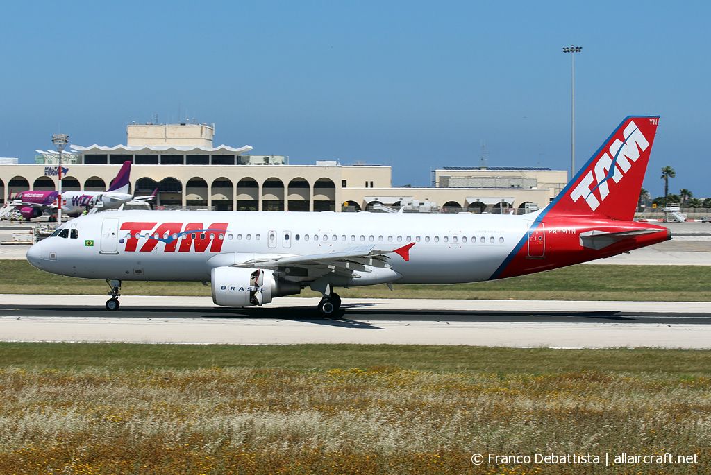 PR-MYN · Airbus A320-214 · (MLA / LMML)