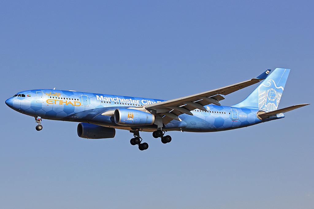 A6-EYE · Airbus A330-243 · (JNB / FAOR)