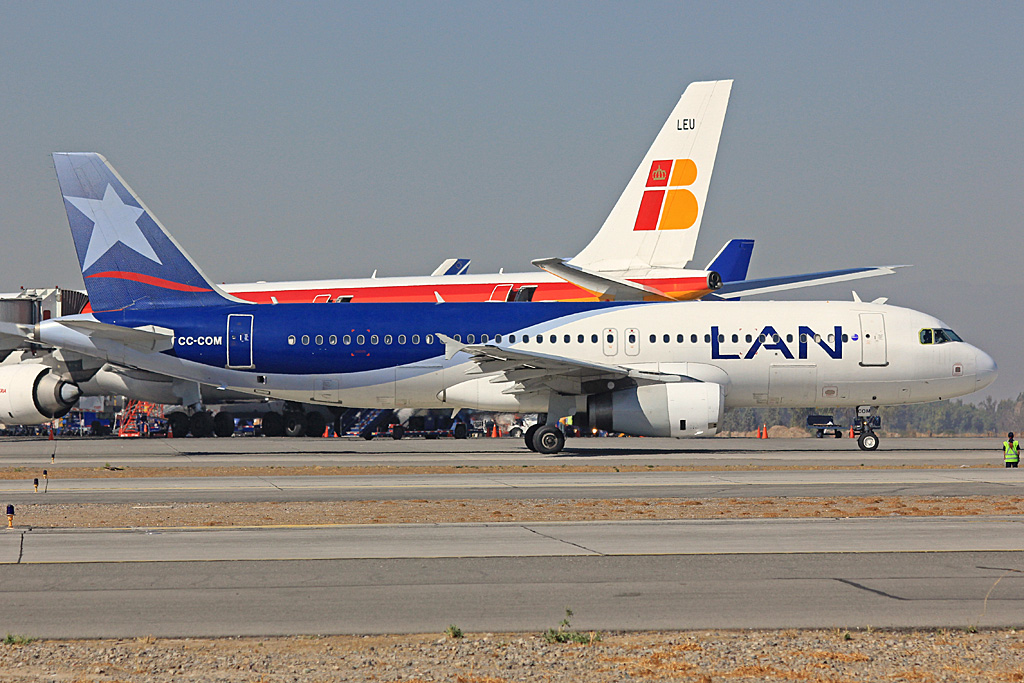 CC-COM · Airbus A320-233 · (SCL / SCEL)