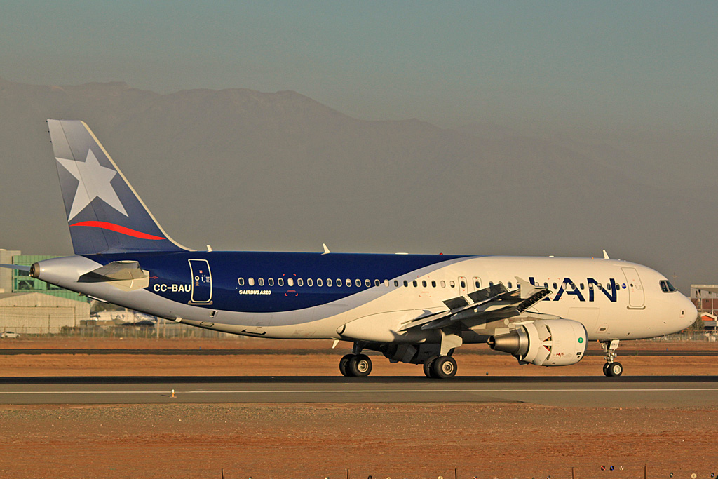 CC-BAU · Airbus A320-214 · (SCL / SCEL)