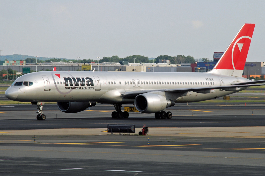 N546US · Boeing 757-251(WL) · (EWR / KEWR)