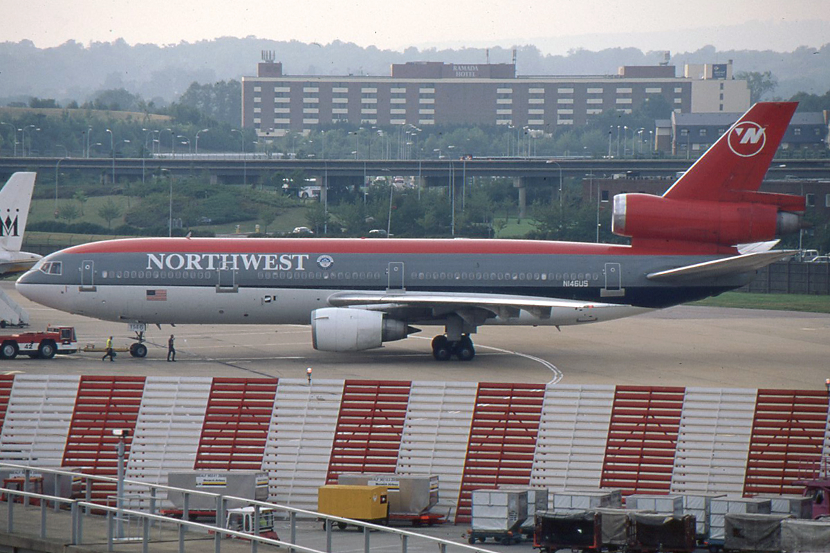 N146US · McDonnell Douglas DC-10-40 · (LGW / EGKK)