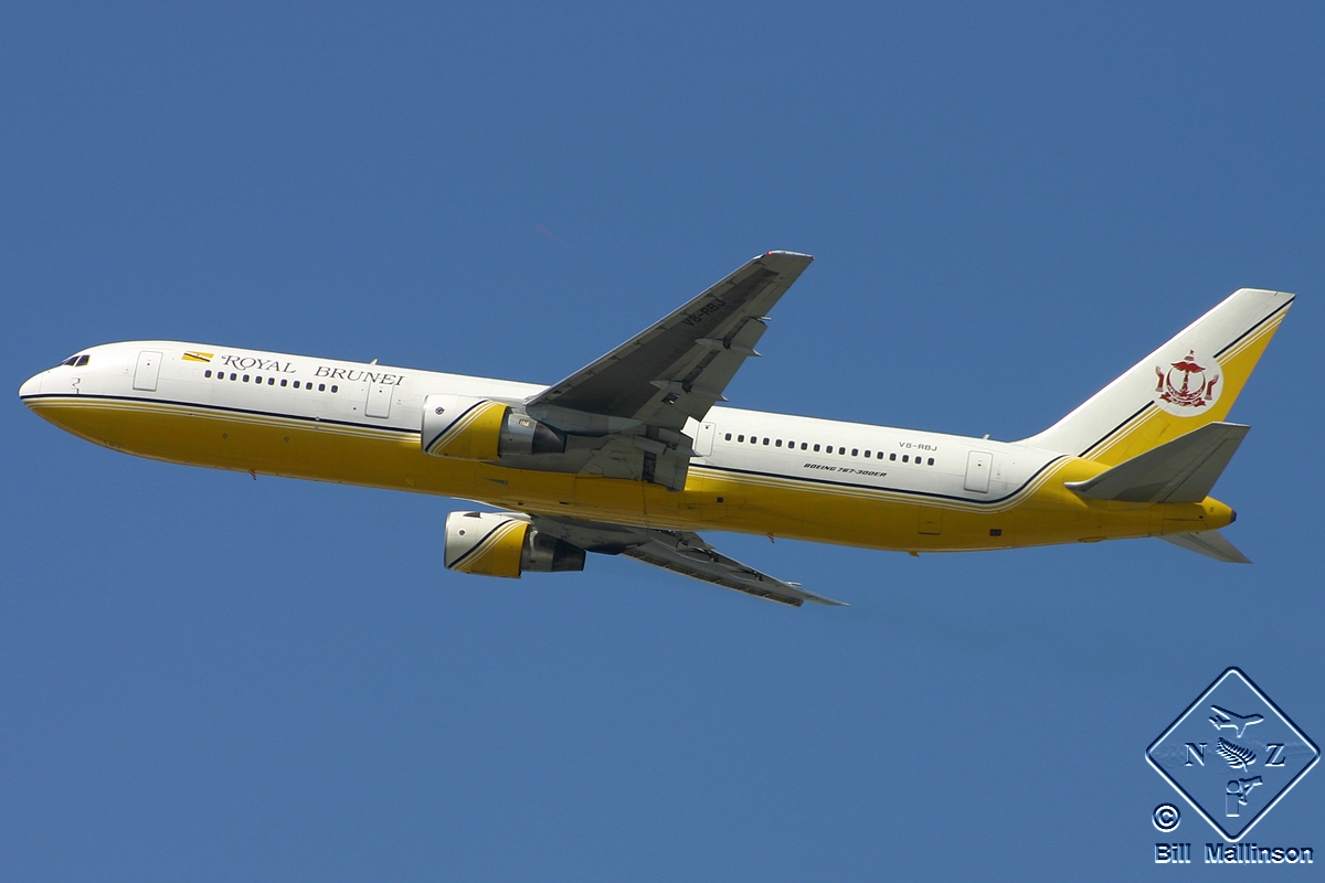 V8-RBJ · Boeing 767-33A/ER · (SYD / YSSY)