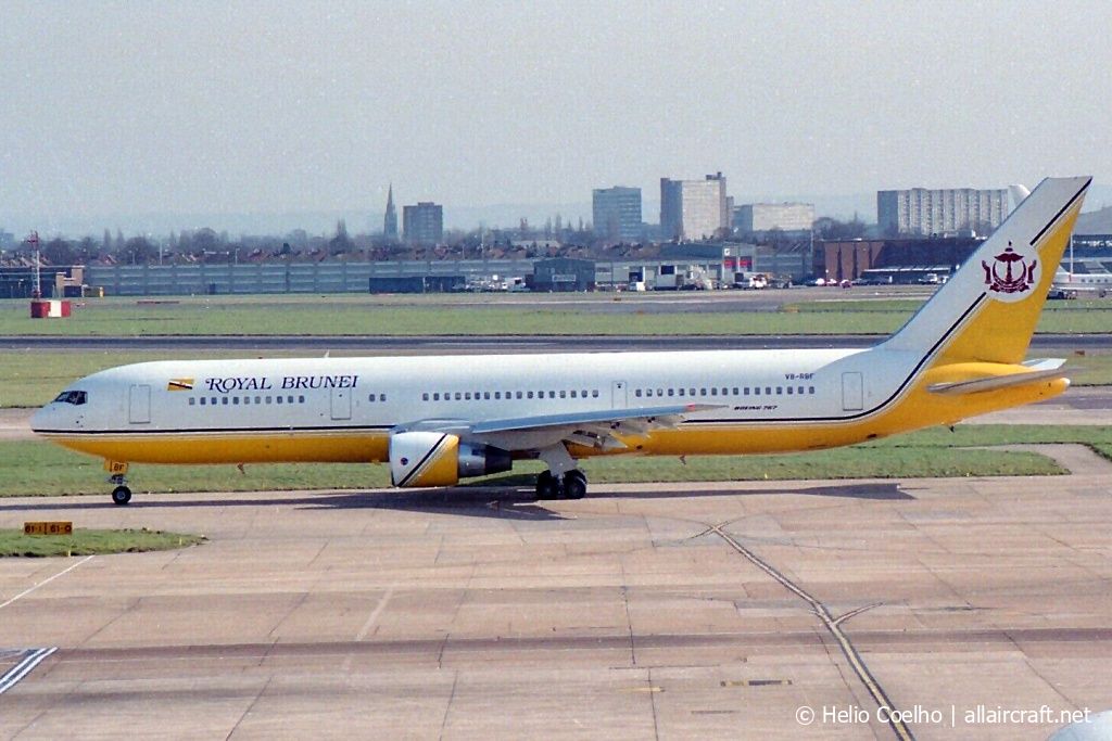 V8-RBF · Boeing 767-33A/ER · (LHR / EGLL)
