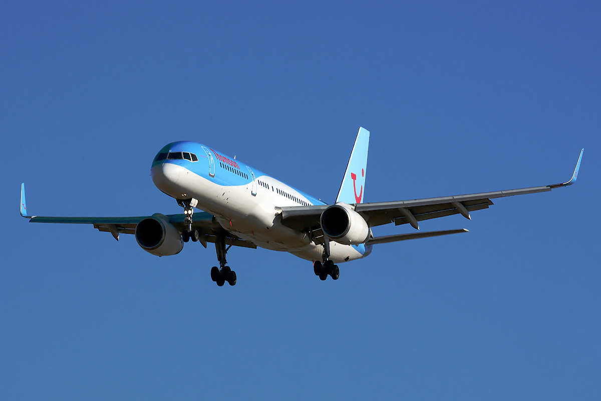G-CPEU · Boeing 757-236(WL) · (LPA / GCLP)