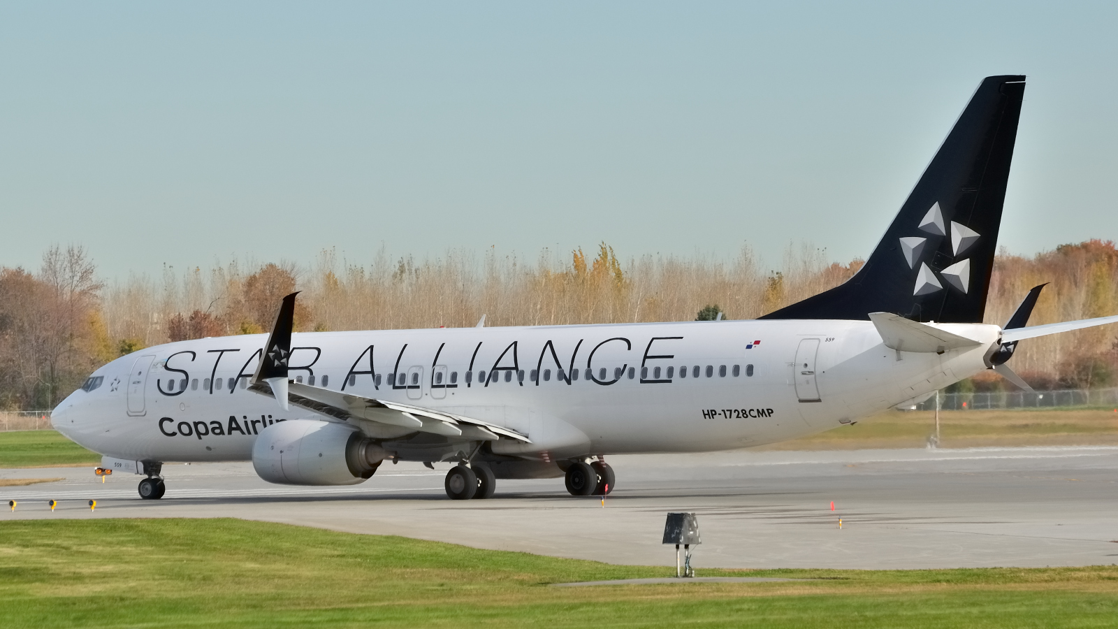 HP-1728CMP · Boeing 737-86N(WL) · (YUL / CYUL)