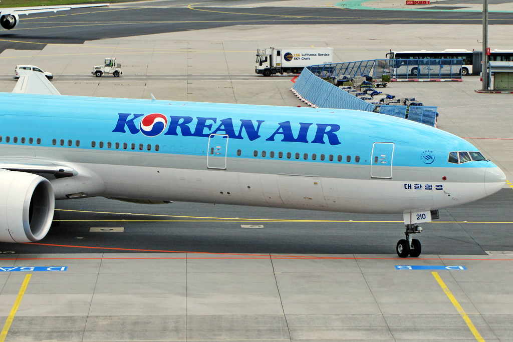 HL8210 · Boeing 777-3B5/ER · (FRA / EDDF)