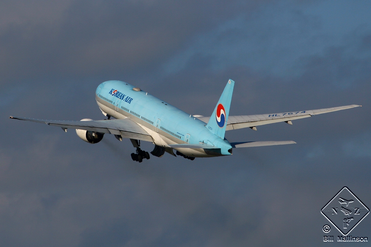 HL7574 · Boeing 777-2B5/ER · (SYD / YSSY)