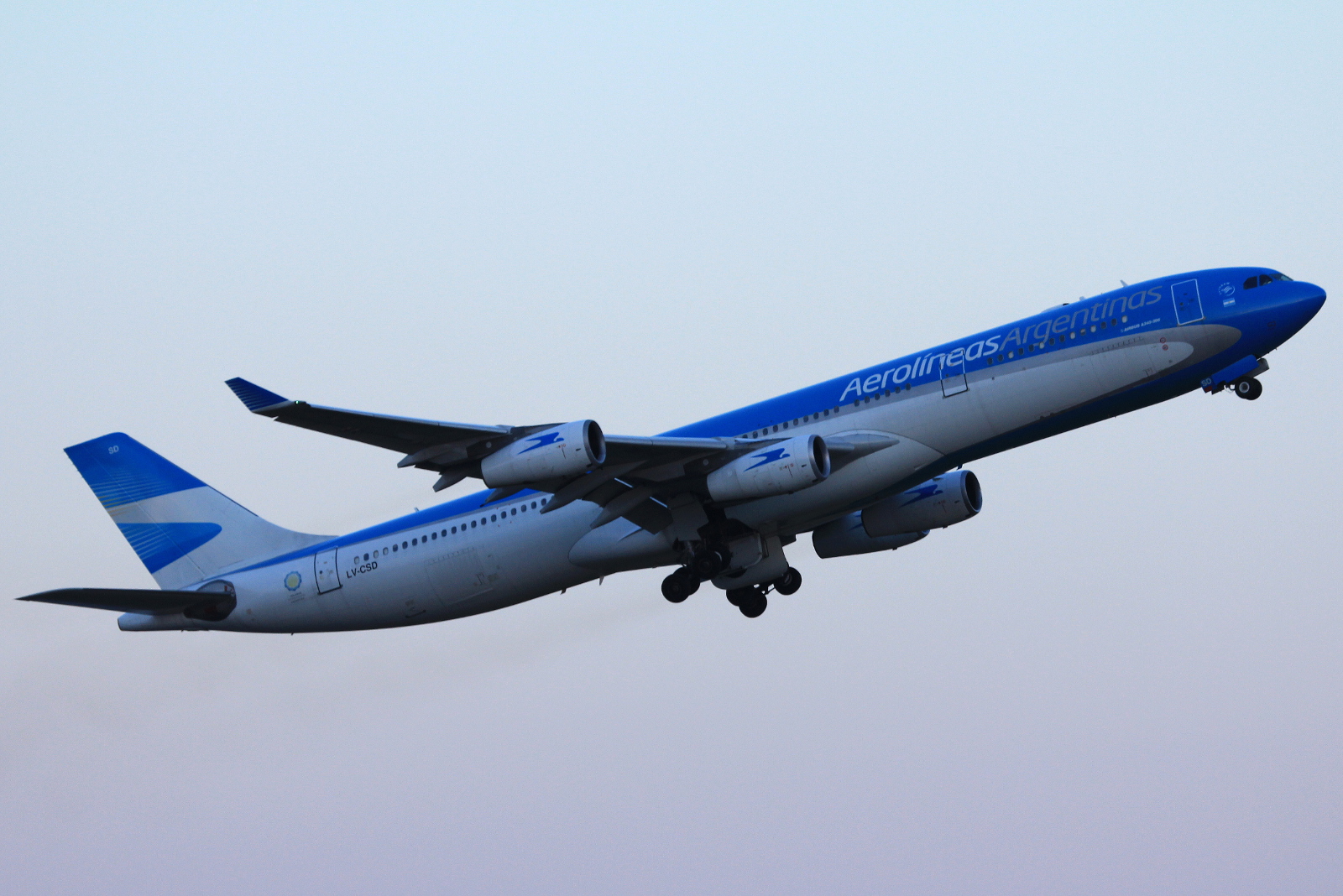 LV-CSD · Airbus A340-313 · (FCO / LIRF)