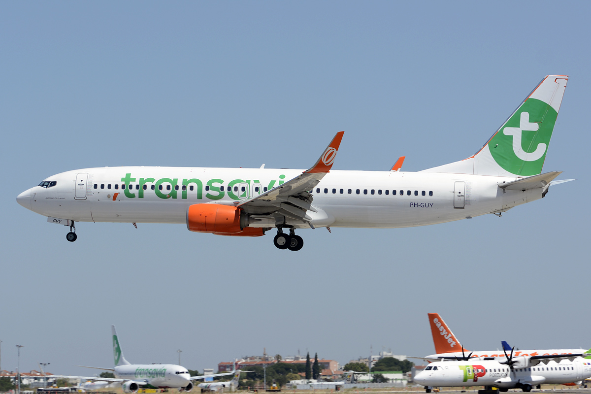 PH-GUY · Boeing 737-8EH(WL) · (LIS / LPPT)