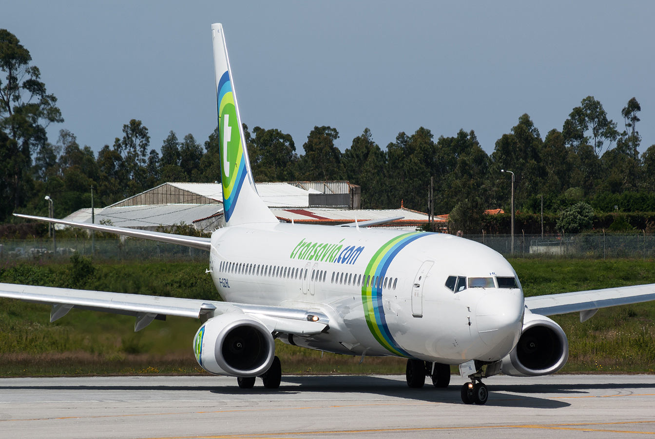 F-GZHL · Boeing 737-8K2(WL) · (OPO / LPPR)