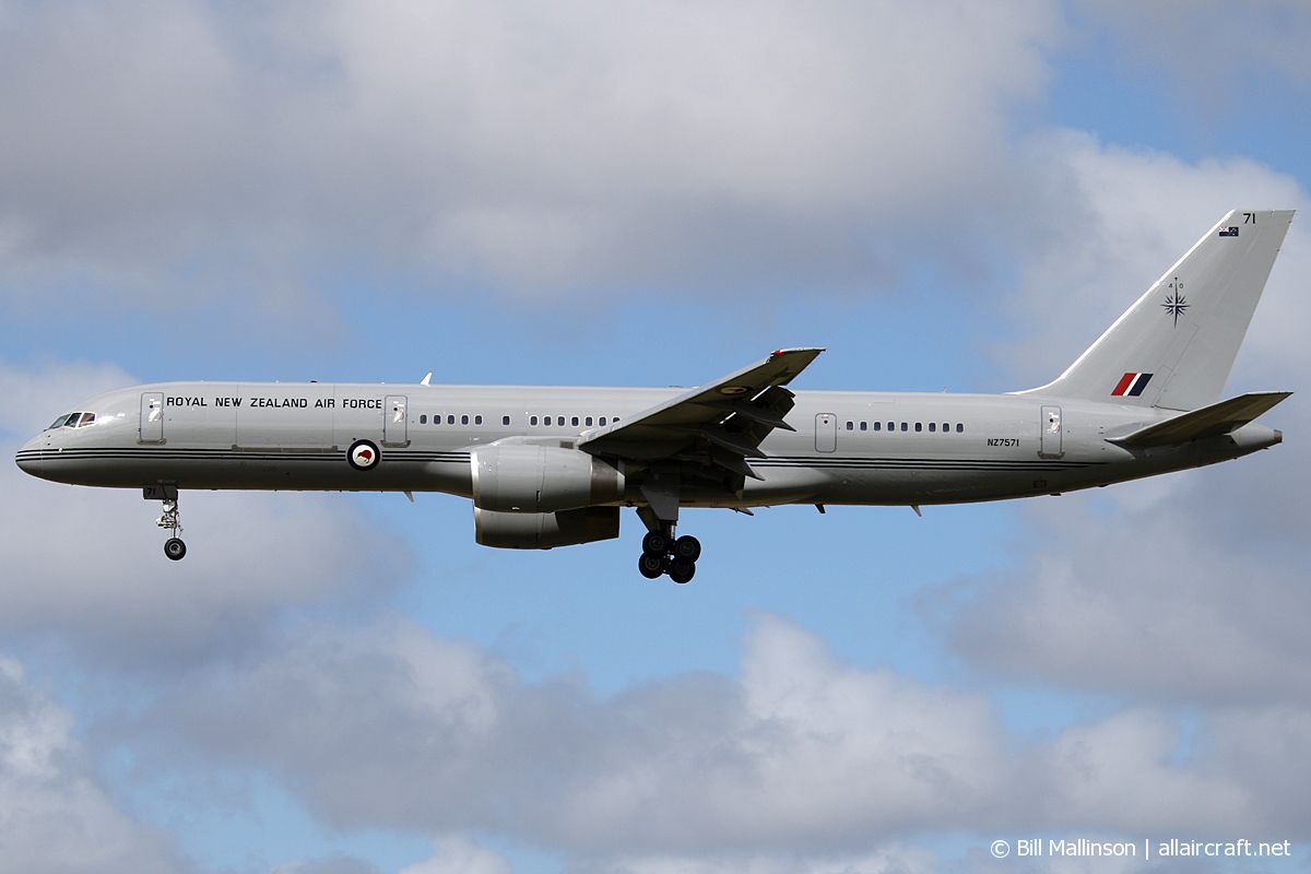 NZ7571 · Boeing 757-2K2 · (CHC / NZCH)