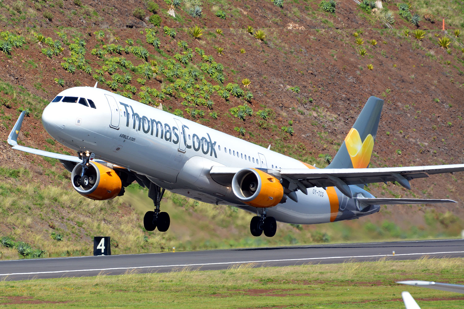 OY-TCG · Airbus A321-211(WL) · (FNC / LPMA)