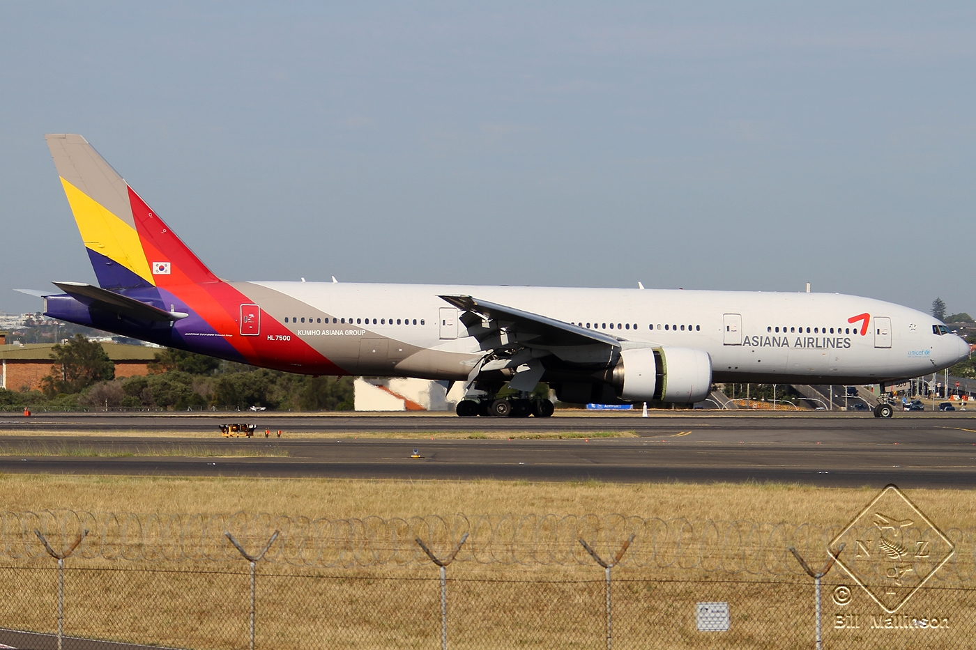 HL7500 · Boeing 777-28E/ER · (SYD / YSSY)