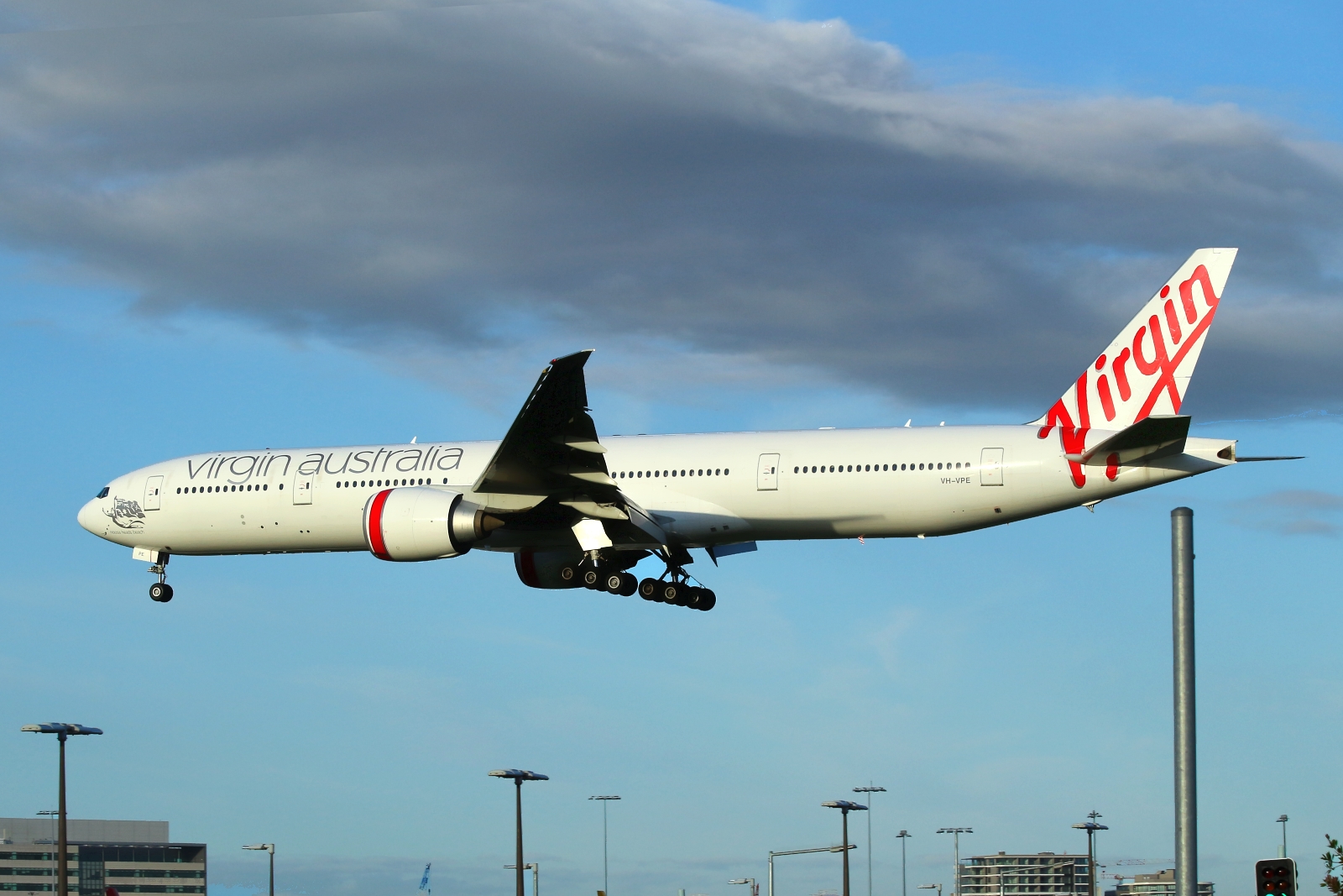 VH-VPE · Boeing 777-3ZG/ER · (SYD / YSSY)