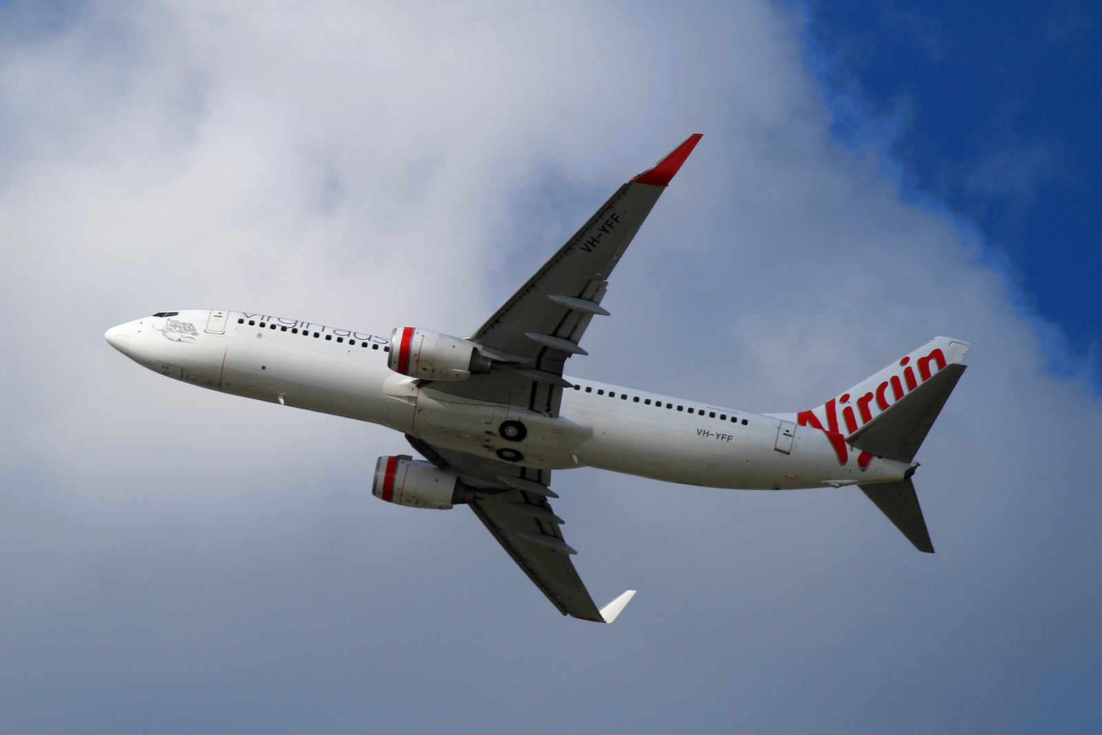 VH-YFF · Boeing 737-8FE(WL) · (SYD / YSSY)