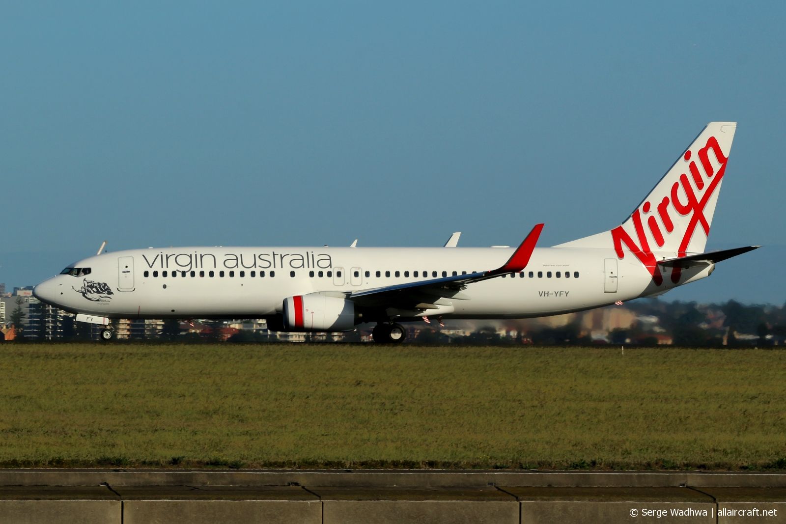 VH-YFY · Boeing 737-8FE(WL) · (SYD / YSSY)