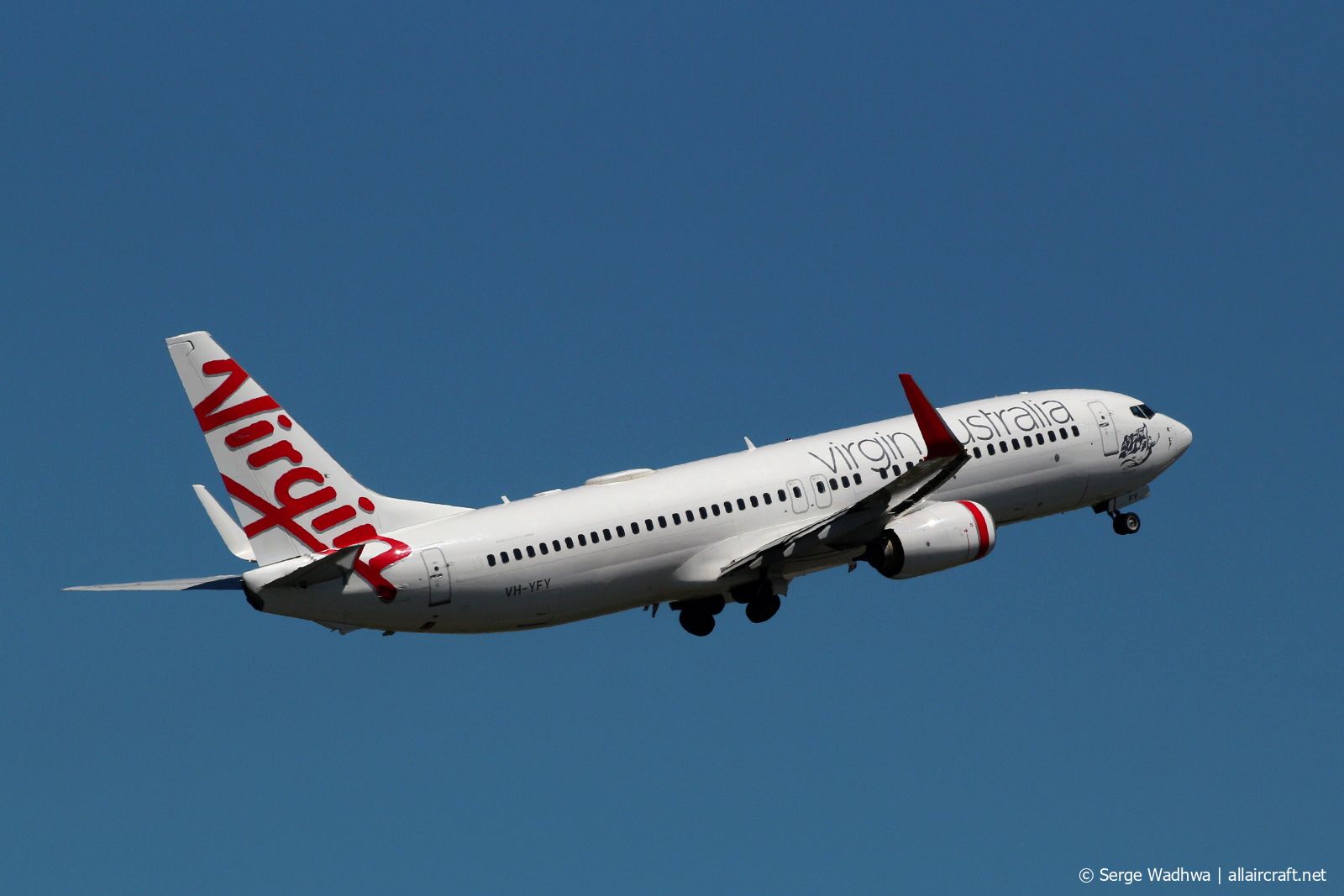 VH-YFY · Boeing 737-8FE(WL) · (SYD / YSSY)