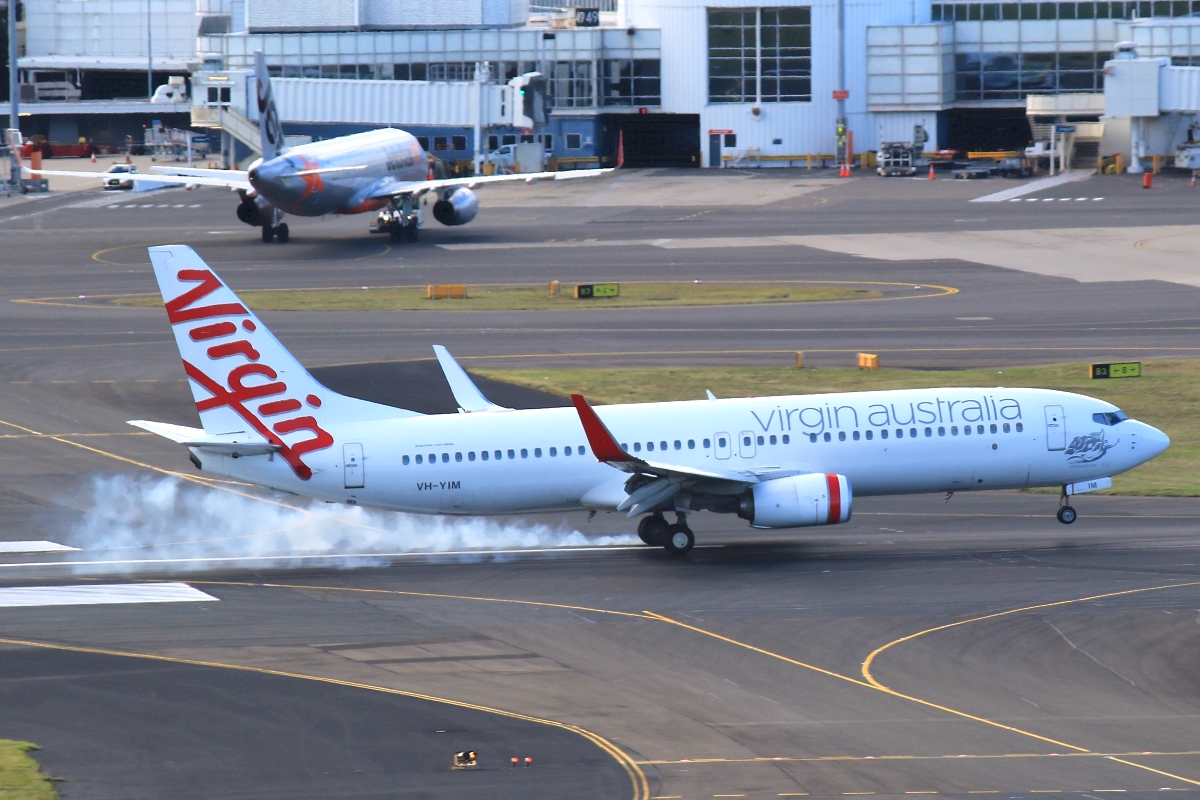 VH-YIM · Boeing 737-8FE · (SYD / YSSY)
