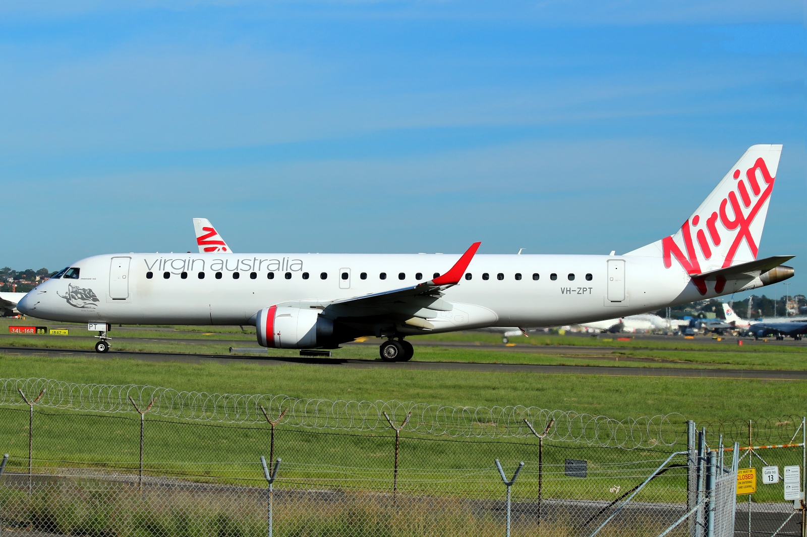 VH-ZPT · Embraer 190-100IGW · (SYD / YSSY)