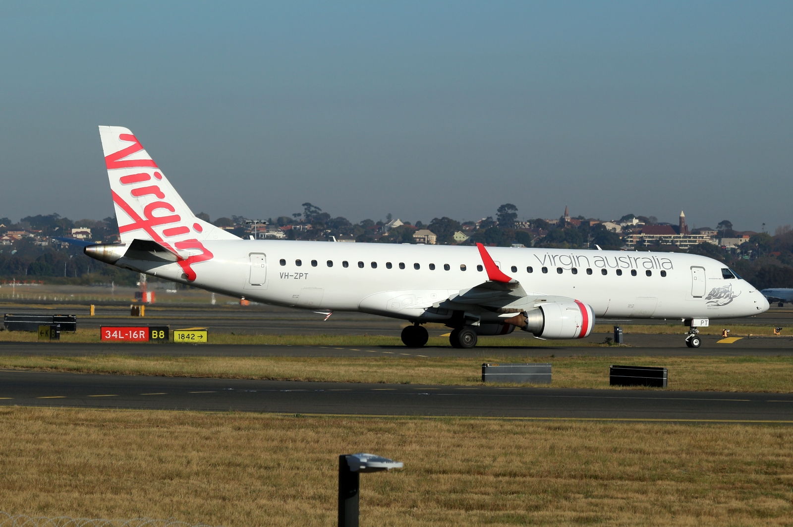 VH-ZPT · Embraer 190-100IGW · (SYD / YSSY)