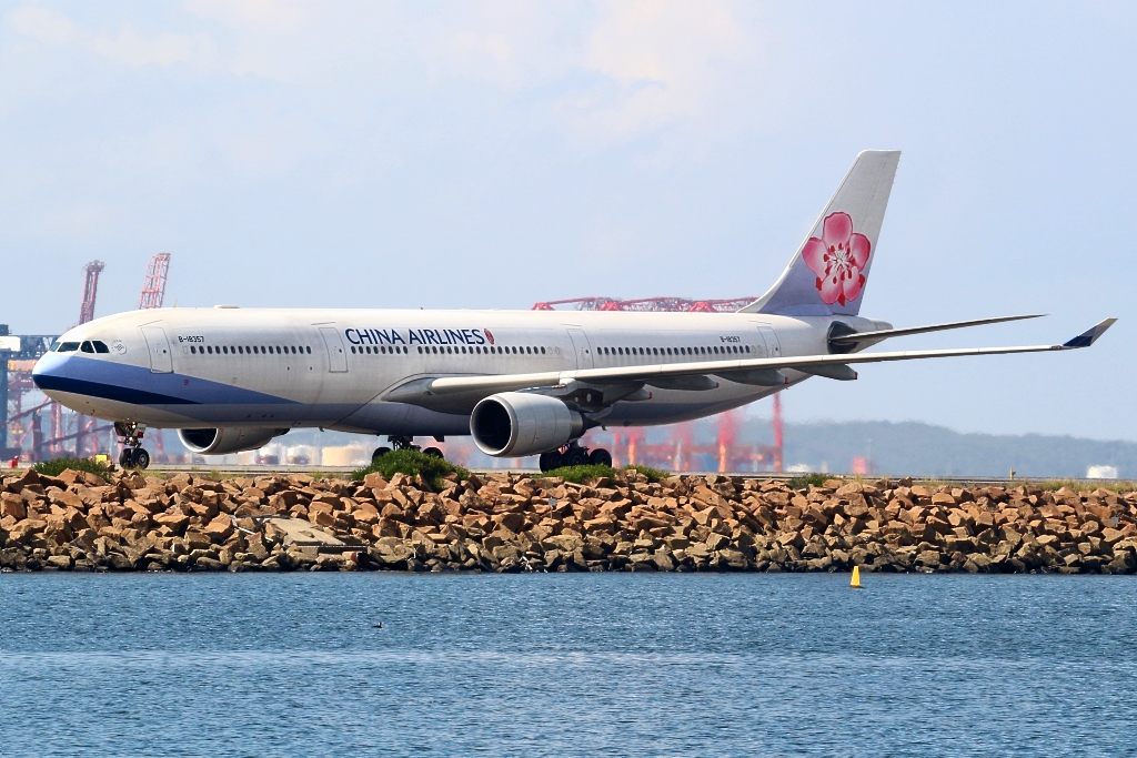 B-18357 · Airbus A330-302 · (SYD / YSSY)