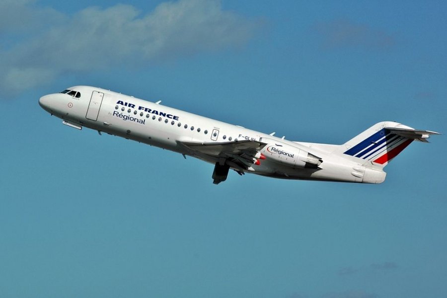 F-GLIU · Fokker 70 · (LIS / LPPT)