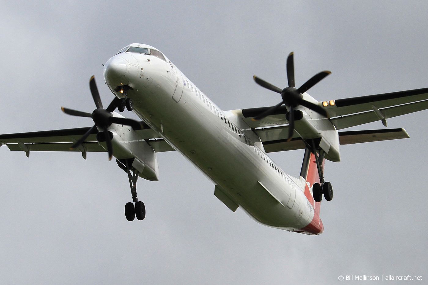 VH-QOF · Bombardier Dash 8-Q402 · (SYD / YSSY)