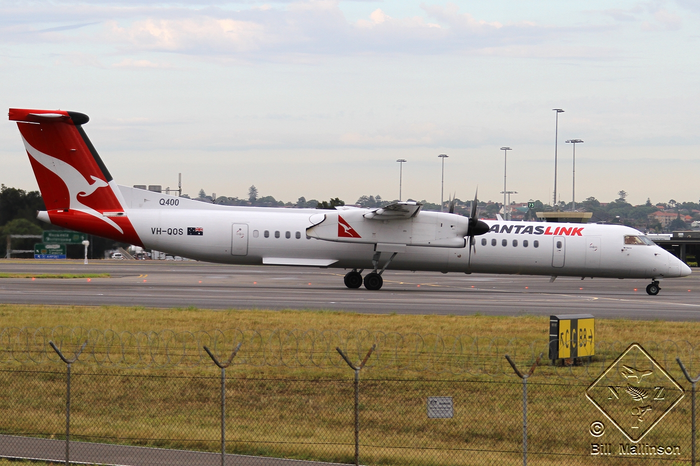 VH-QOS · Bombardier Dash 8-Q402 · (SYD / YSSY)