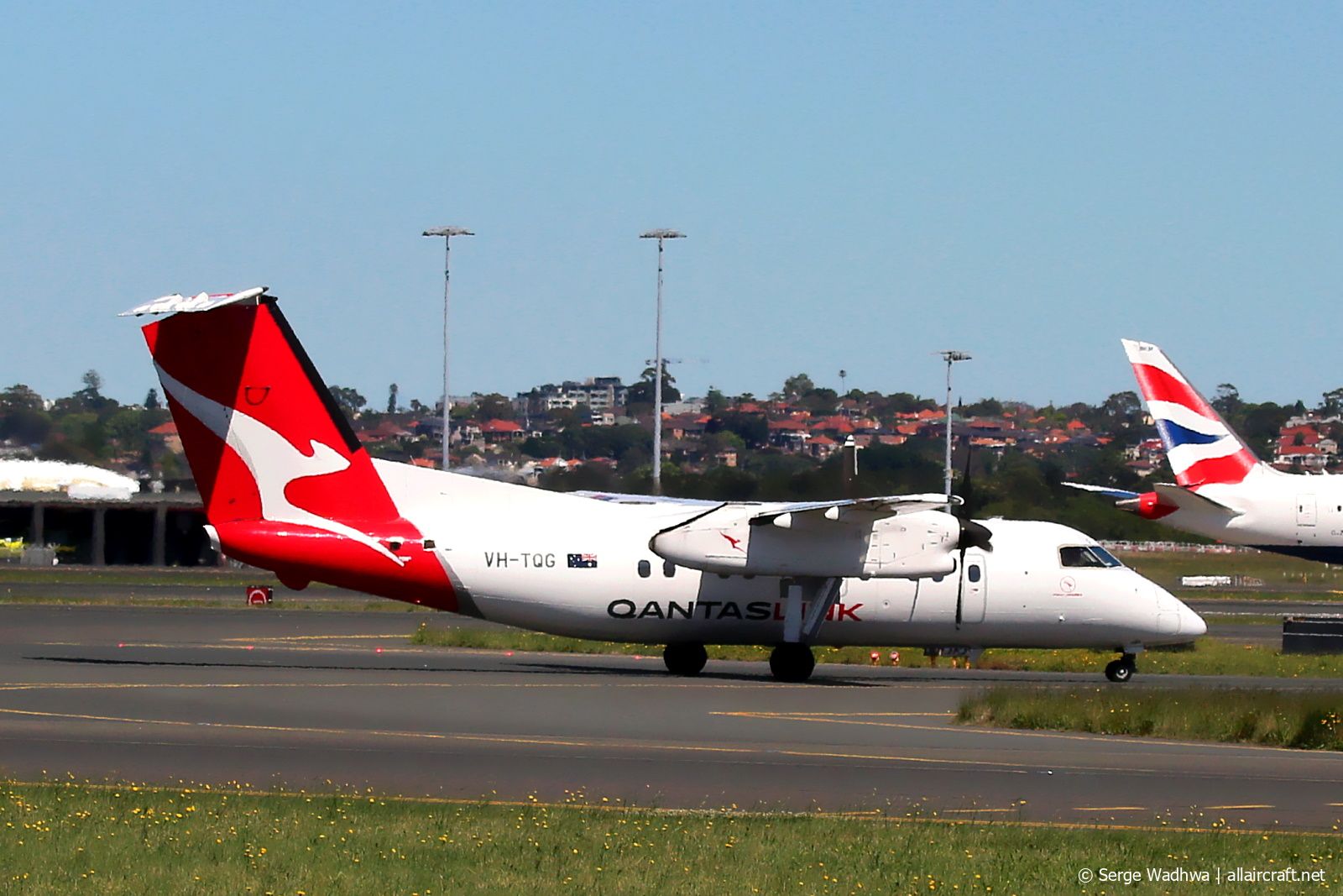 VH-TQG · Bombardier Dash 8-201 · (SYD / YSSY)