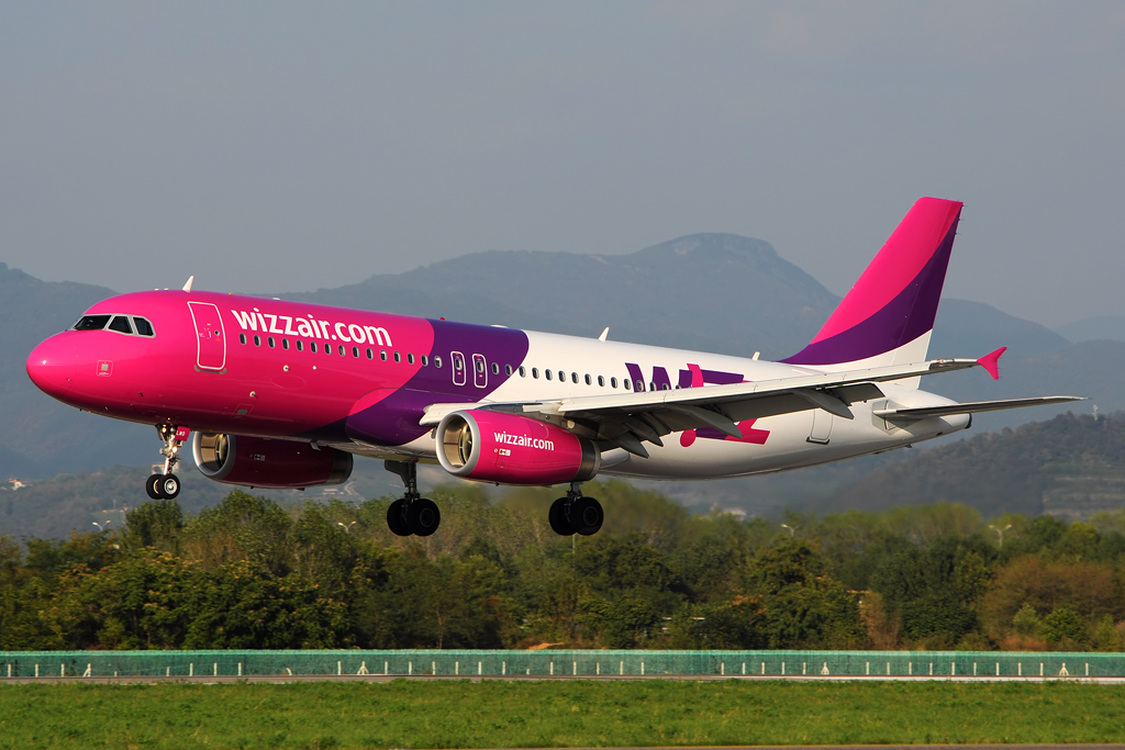 HA-LWQ · Airbus A320-232 · (BGY / LIME)