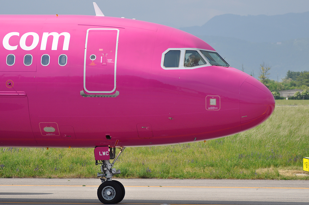 HA-LWC · Airbus A320-232 · (BGY / LIME)