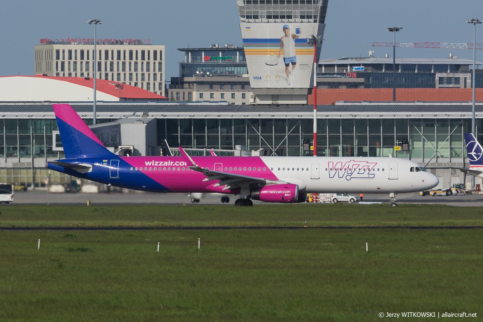 HA-LXC · Airbus A321-231(WL) · (WAW / EPWA)