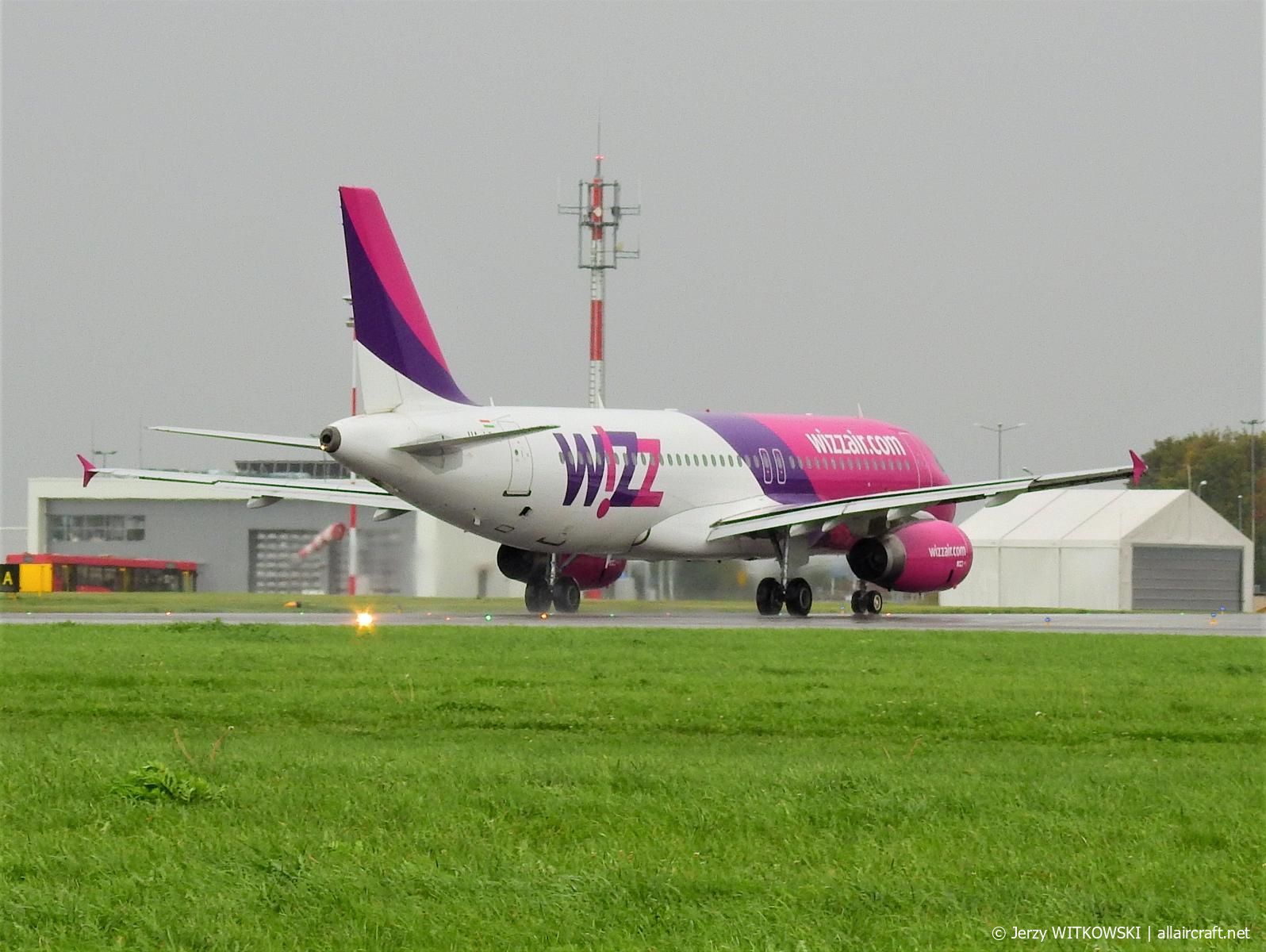 HA-LPL · Airbus A320-232 · (LUZ / EPLB)