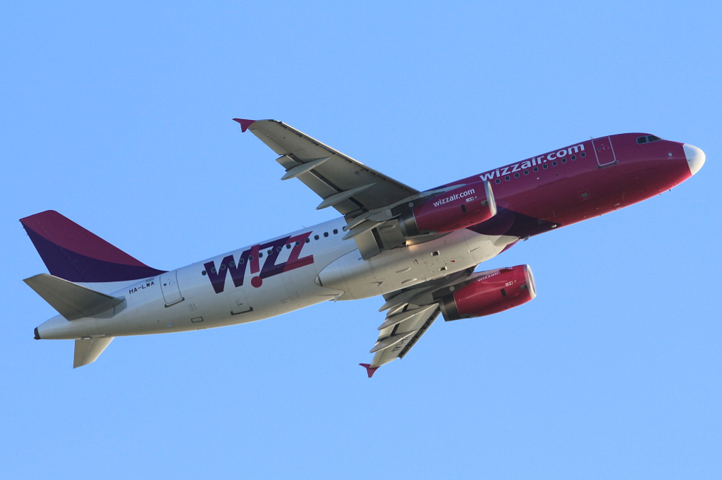 HA-LWA · Airbus A320-232 · (FCO / LIRF)