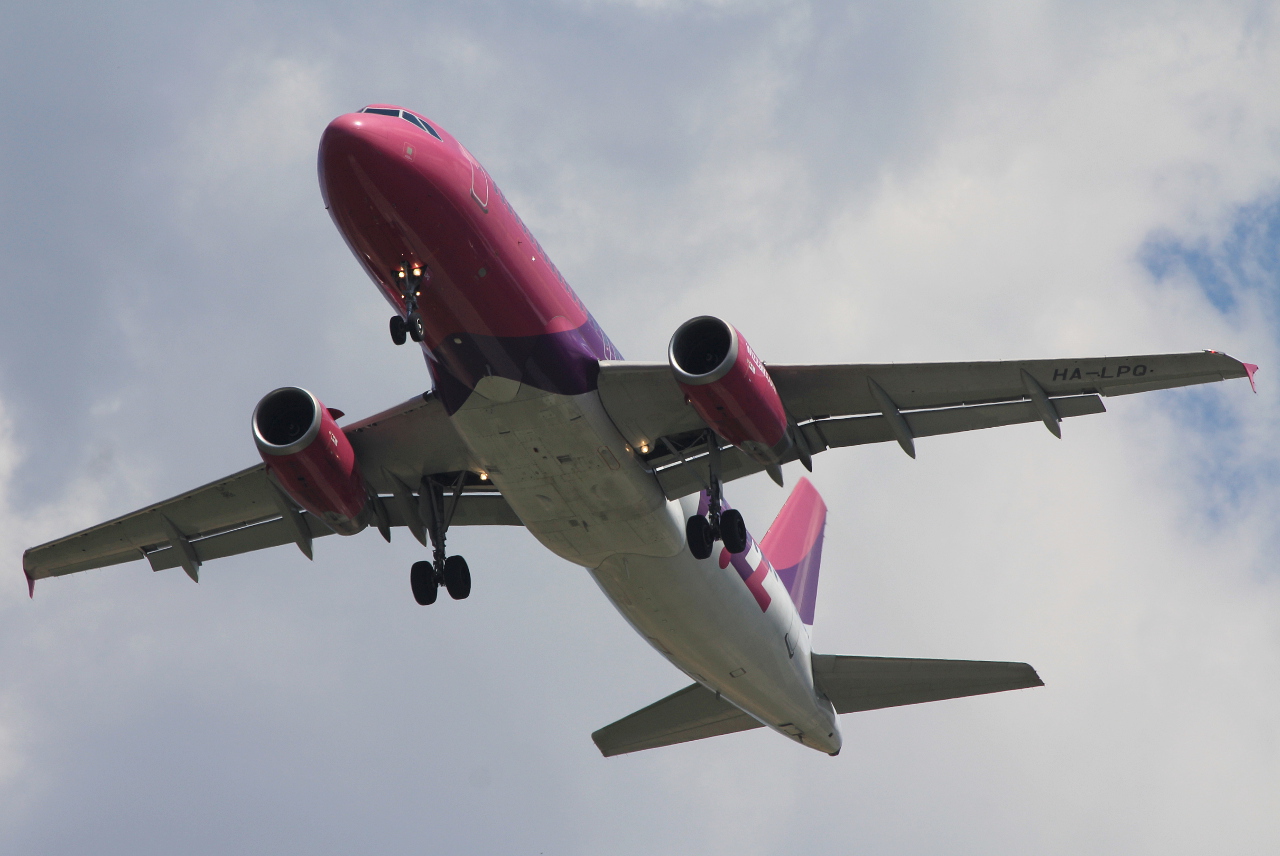 HA-LPQ · Airbus A320-232 · (KTW / EPKT)