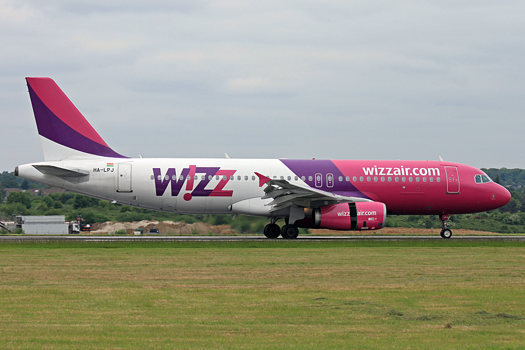 HA-LPJ · Airbus A320-233 · (LTN / EGGW)