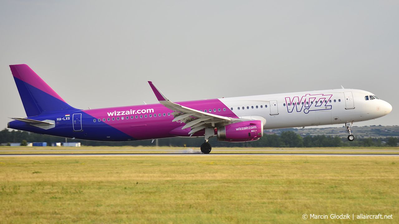 HA-LXS · Airbus A321-231(WL) · (KTW / EPKT)