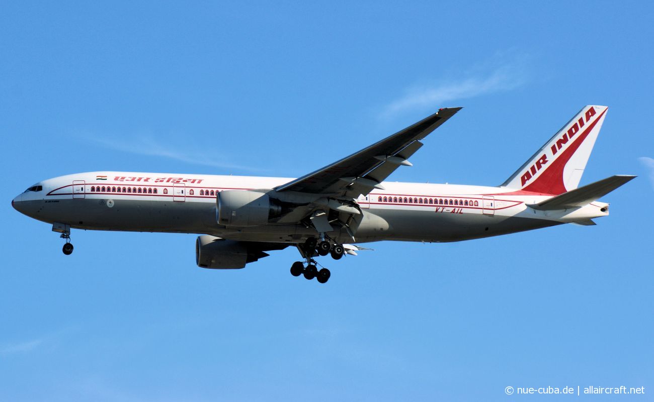 VT-AIL · Boeing 777-222/ER · (YYZ / CYYZ)