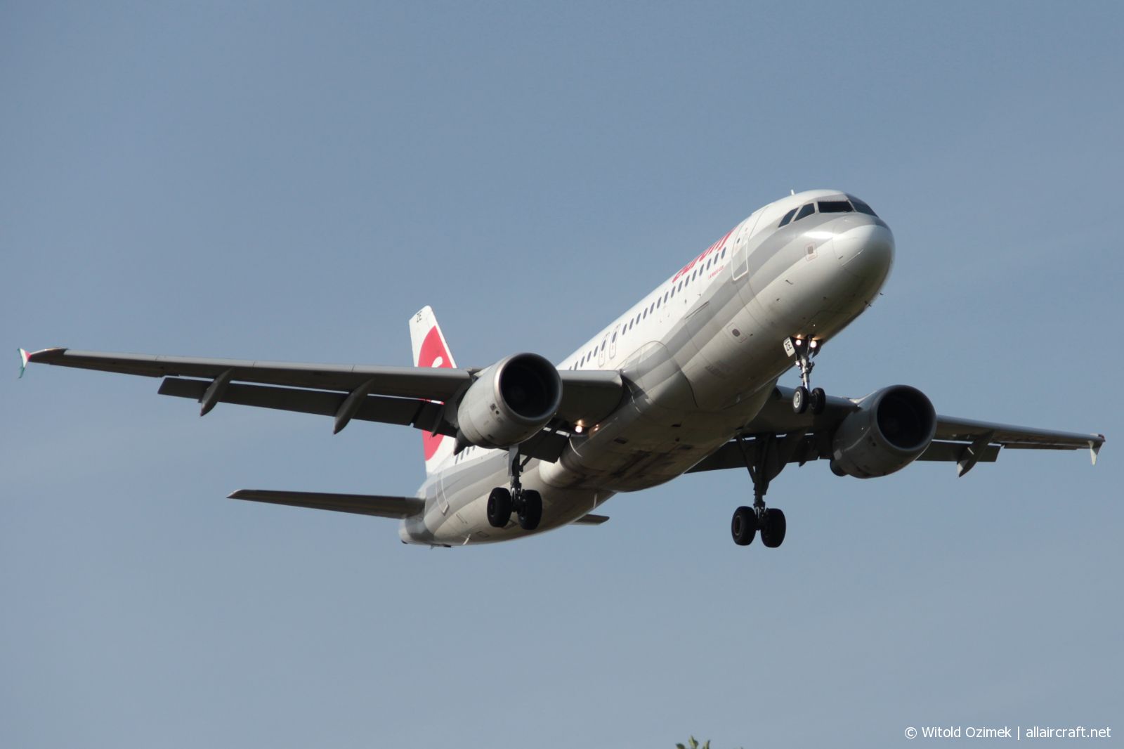 I-EEZE · Airbus A320-214 · (FCO / LIRF)