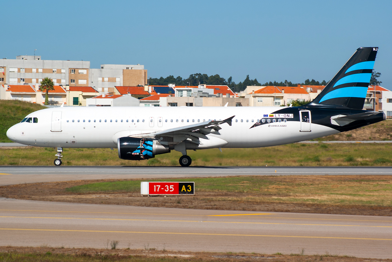 LY-ONJ · Airbus A320-214 · (OPO / LPPR)