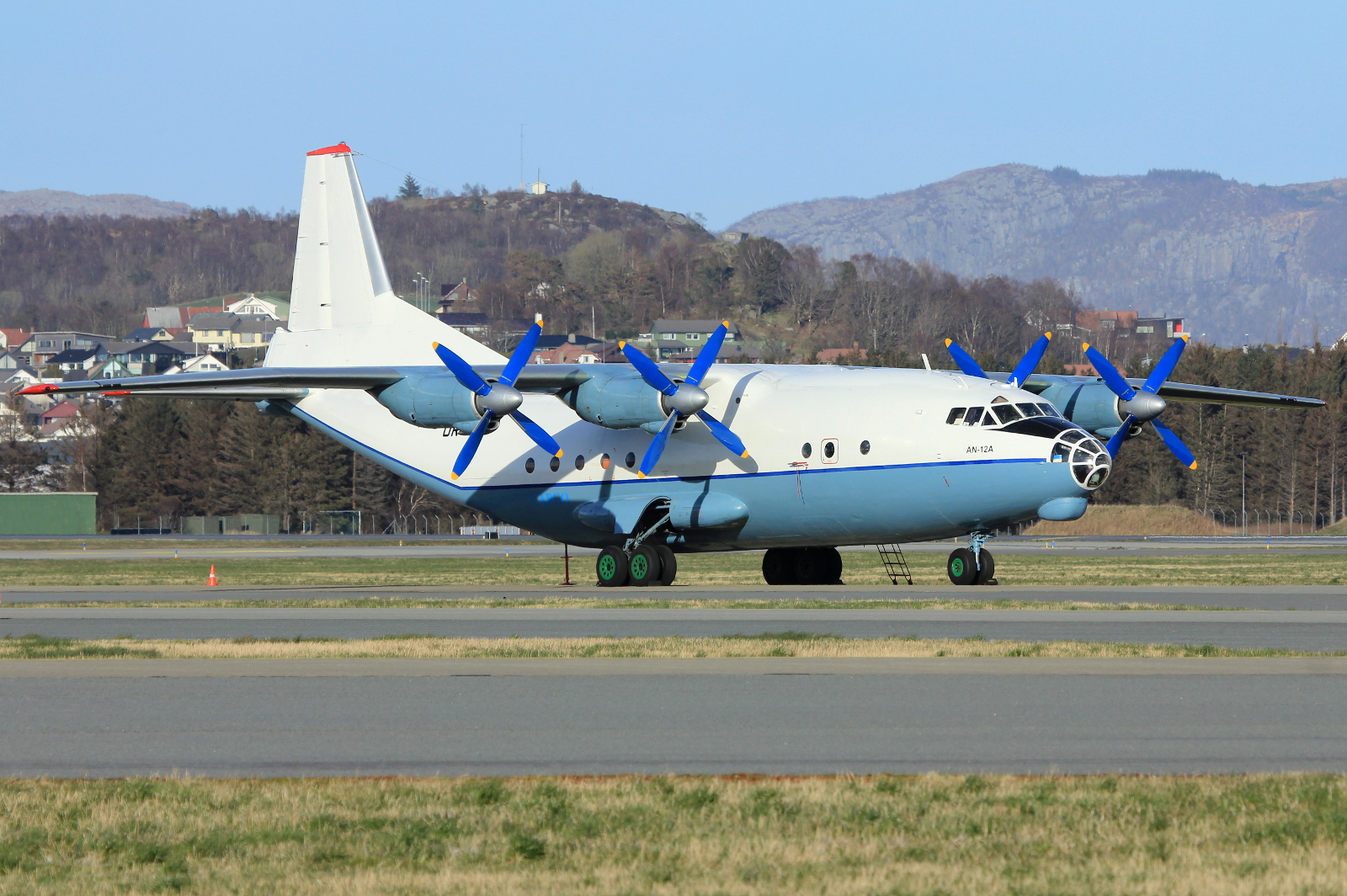 UR-CCP · Antonov An-12AP · (SVG / ENZV)