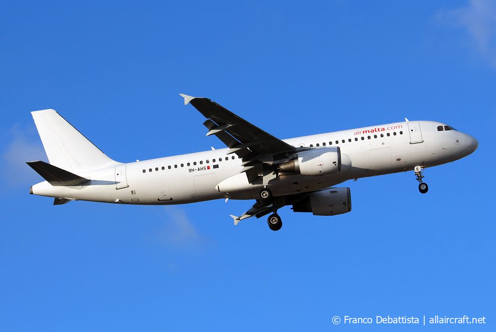 9H-AHS · Airbus A320-214 · (MLA / LMML)