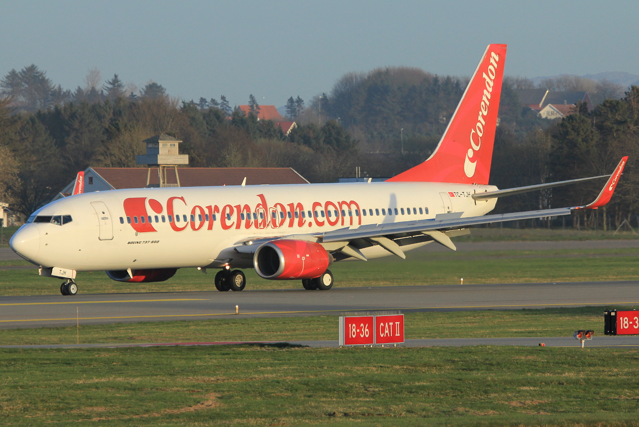TC-TJH · Boeing 737-86J · (SVG / ENZV)