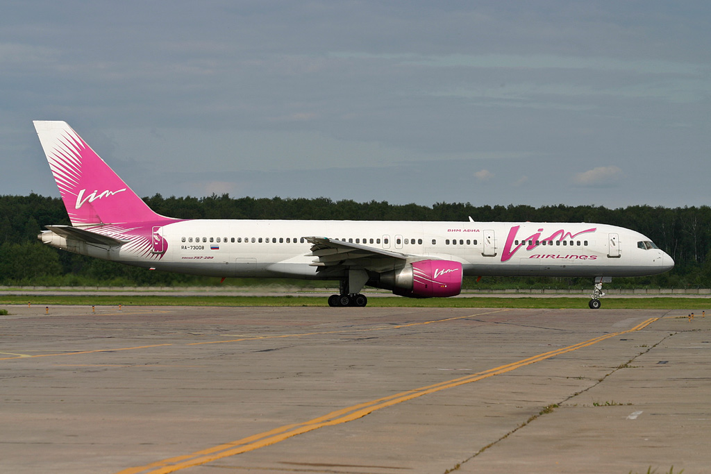RA-73008 · Boeing 757-230 · (DME / UUDD)