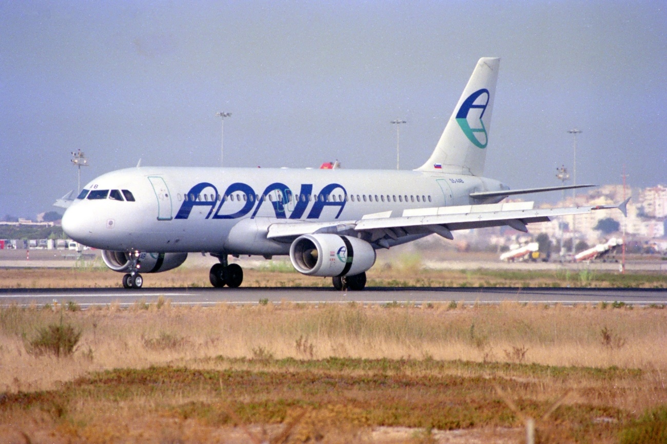 S5-AAB · Airbus A320-231 · (FAO / LPFR)