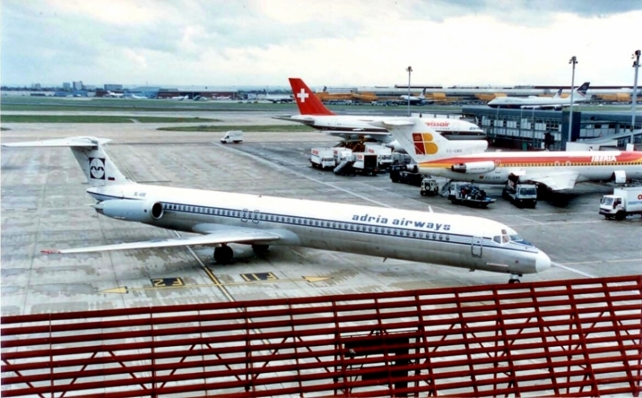 SL-ABE · McDonnell Douglas MD-81 · (LHR / EGLL)